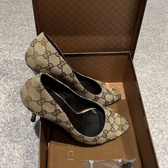 Authentic Gucci Size 7 Heels - Picture 4 of 5